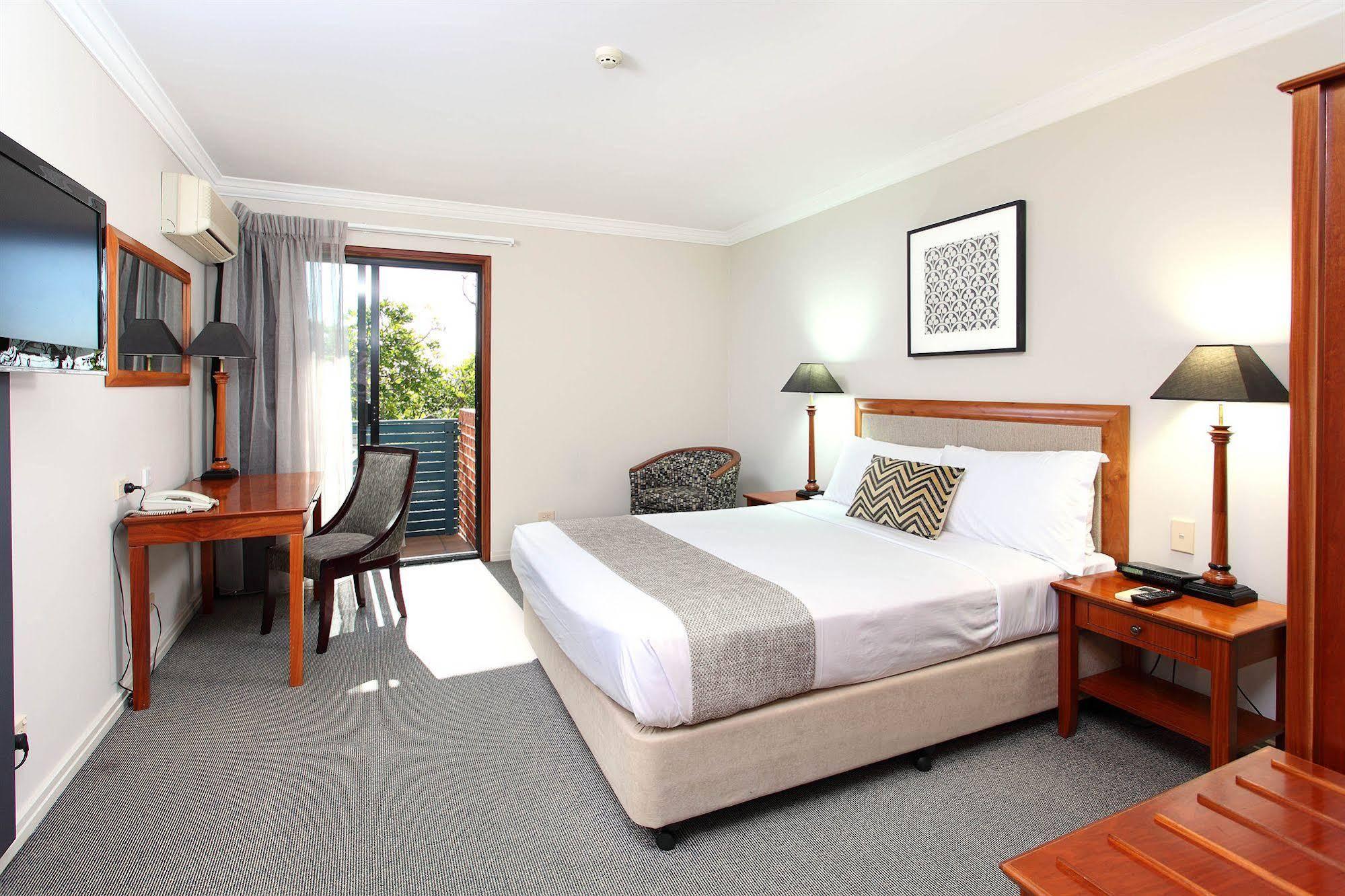 Ramada By Wyndham Brisbane Windsor Hotel Exterior foto