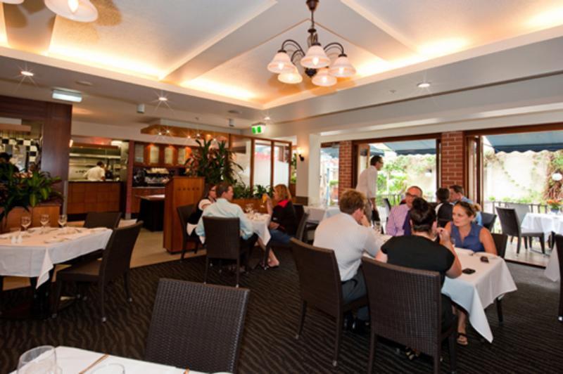 Ramada By Wyndham Brisbane Windsor Hotel Restaurante foto