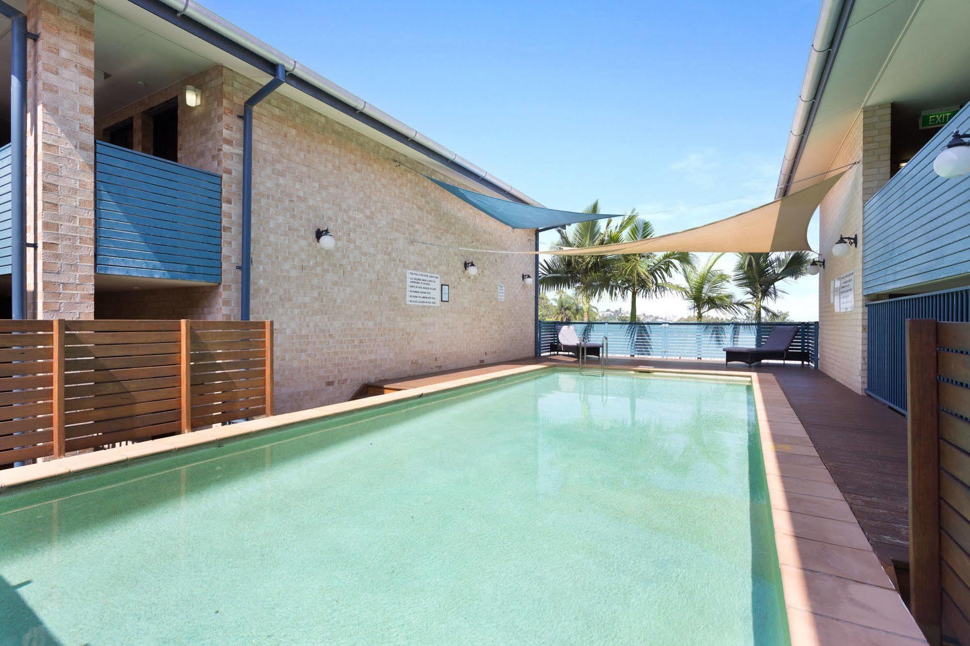 Ramada By Wyndham Brisbane Windsor Hotel Exterior foto