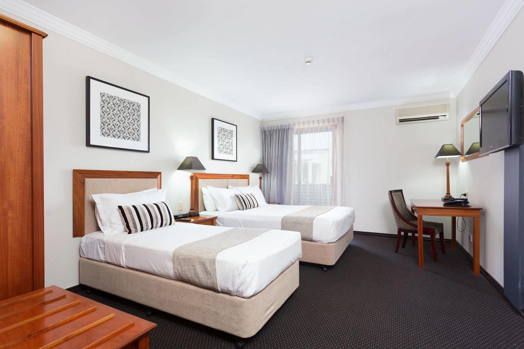 Ramada By Wyndham Brisbane Windsor Hotel Exterior foto