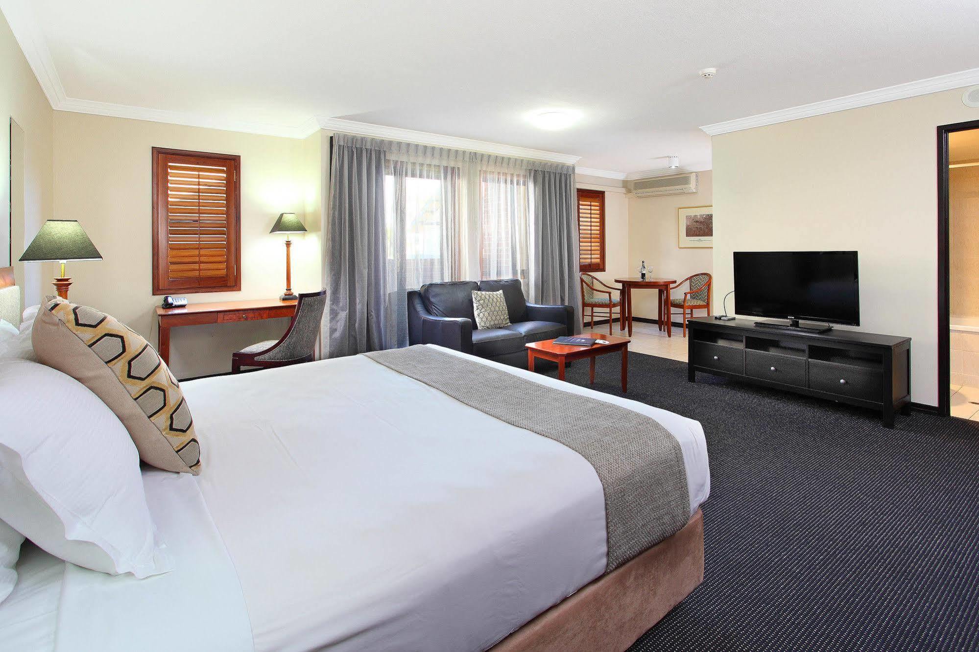 Ramada By Wyndham Brisbane Windsor Hotel Exterior foto