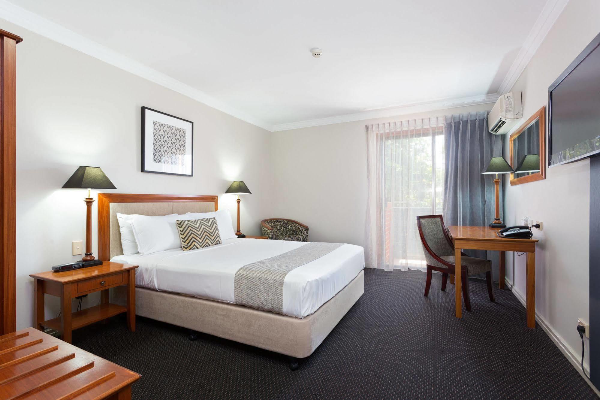 Ramada By Wyndham Brisbane Windsor Hotel Exterior foto