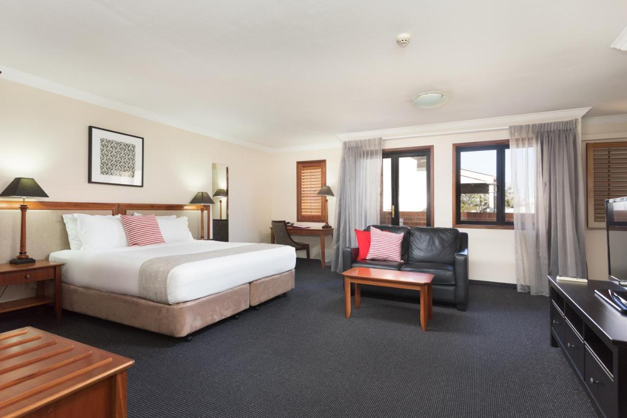 Ramada By Wyndham Brisbane Windsor Hotel Exterior foto
