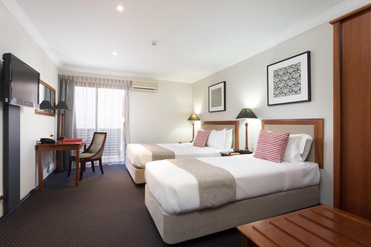 Ramada By Wyndham Brisbane Windsor Hotel Exterior foto