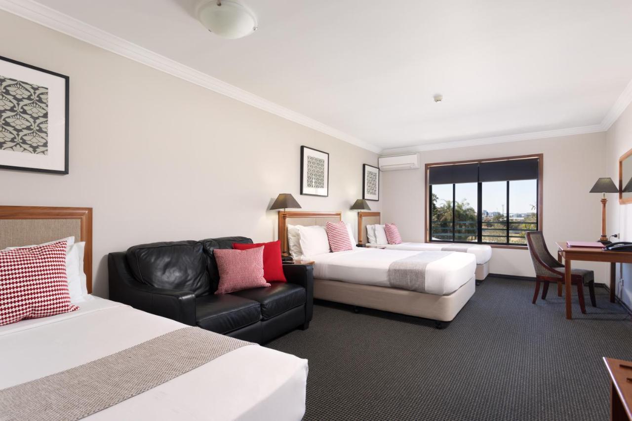 Ramada By Wyndham Brisbane Windsor Hotel Exterior foto