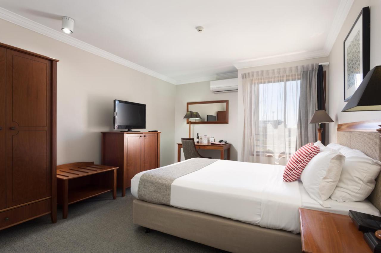 Ramada By Wyndham Brisbane Windsor Hotel Exterior foto